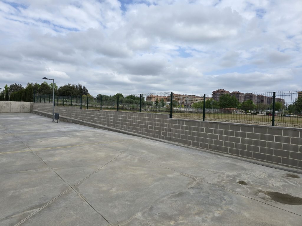 Obras de mejora en el patio del Colegio Karol Wojtyla