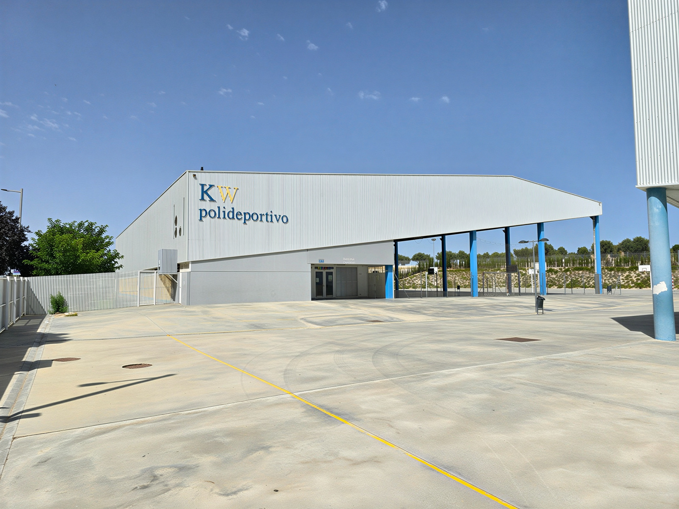 Exterior del Colegio Karol Wojtyla