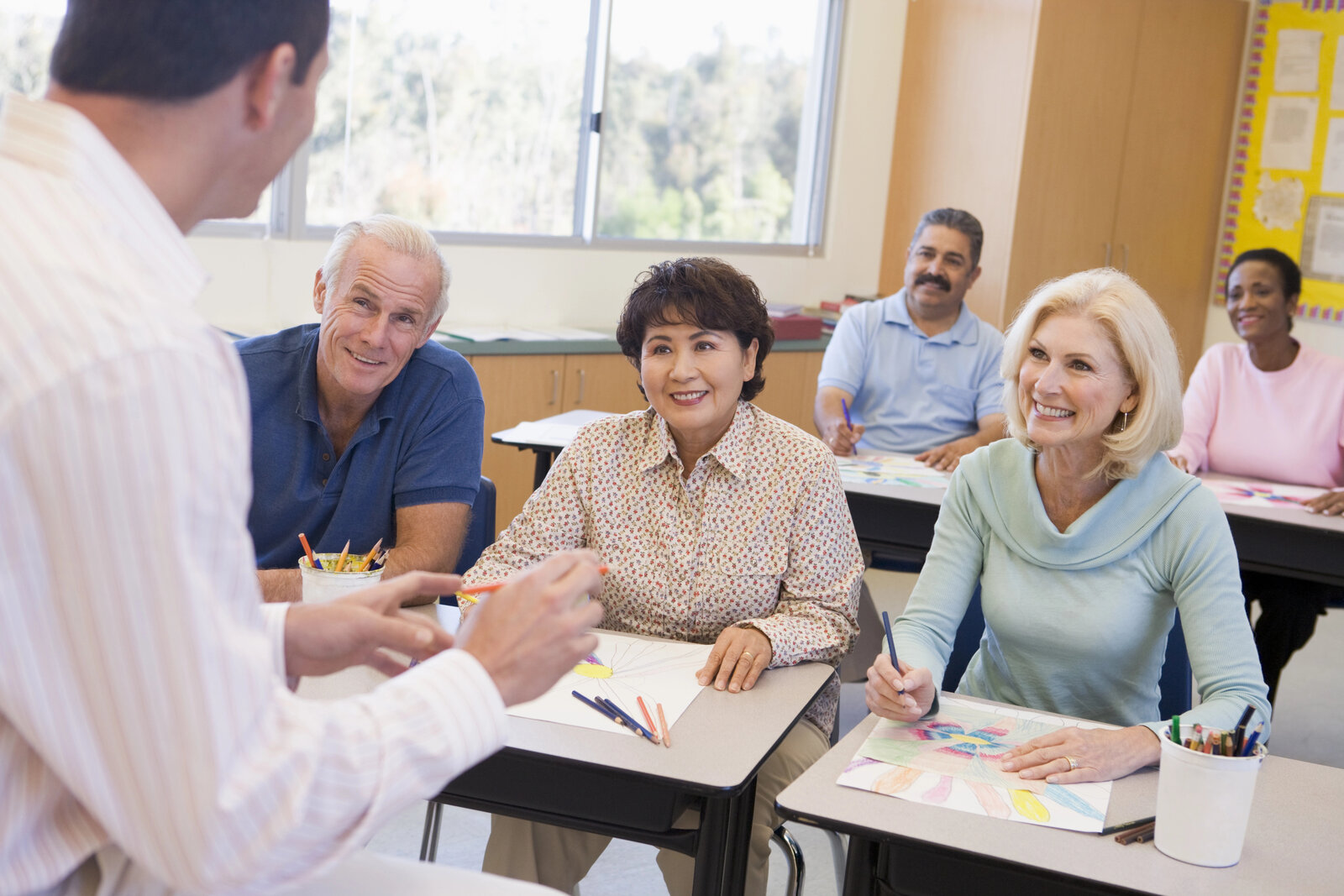 Equipo de profesores reunidos en el colegio
